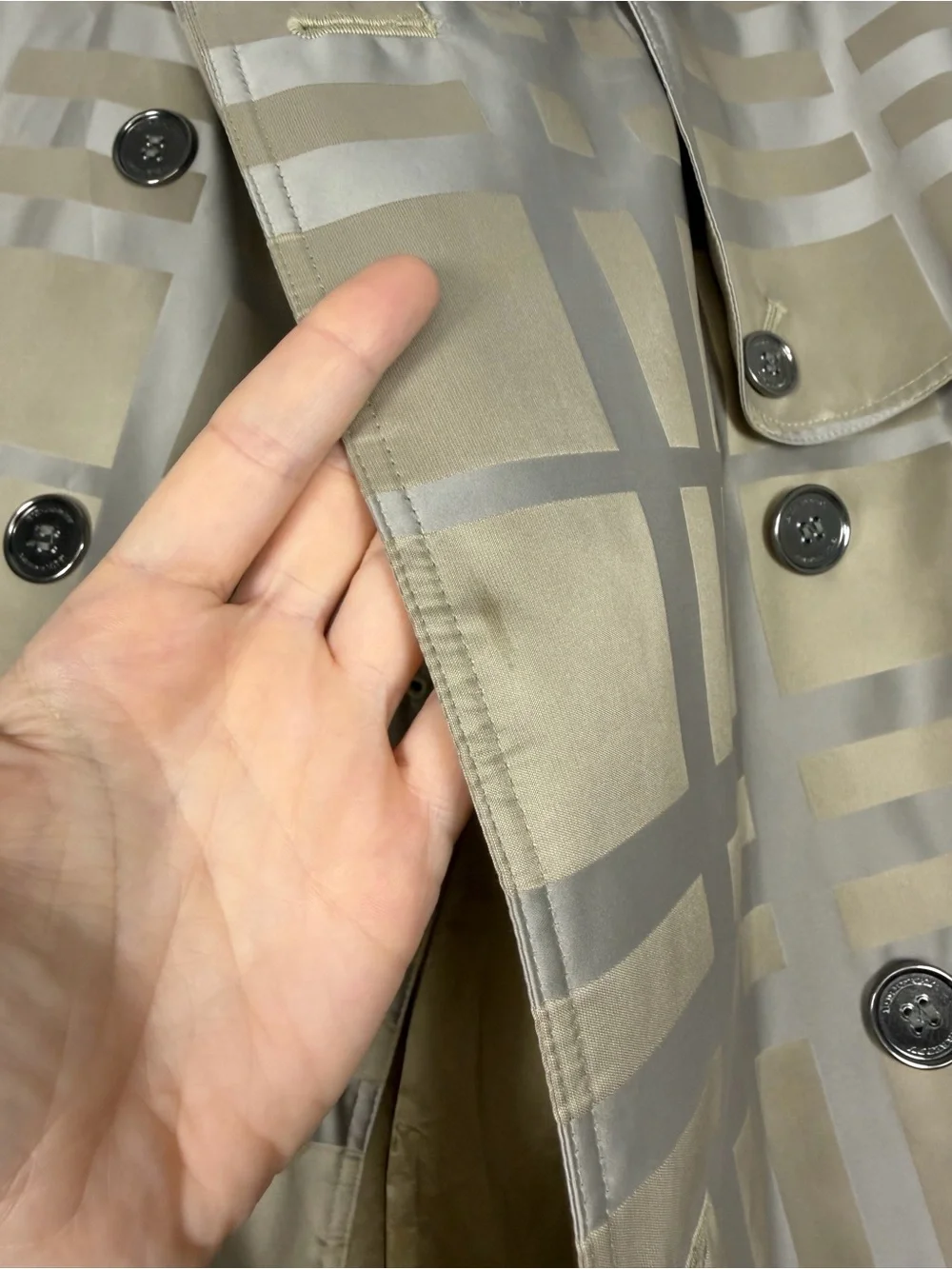 Burberry US 10 • Gray Tan Nova Check Plaid Hawkesbury Trench Coat Long.